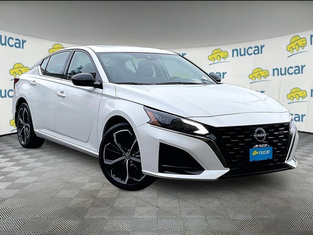 Used 2024 White Nissan 2.5 SR image 1