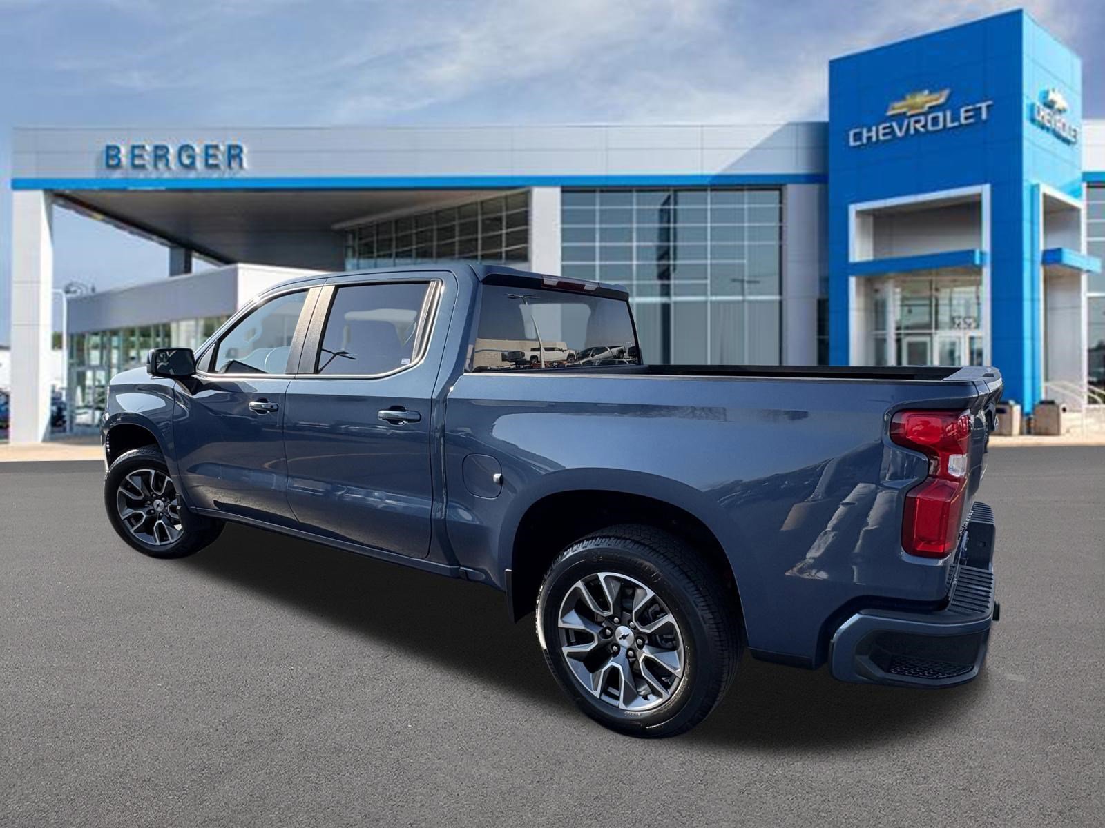 Used 2024 Lakeshore Blue Metallic Chevrolet RST image 4