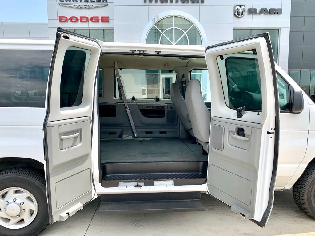 Used 2003 White Ford  image 33