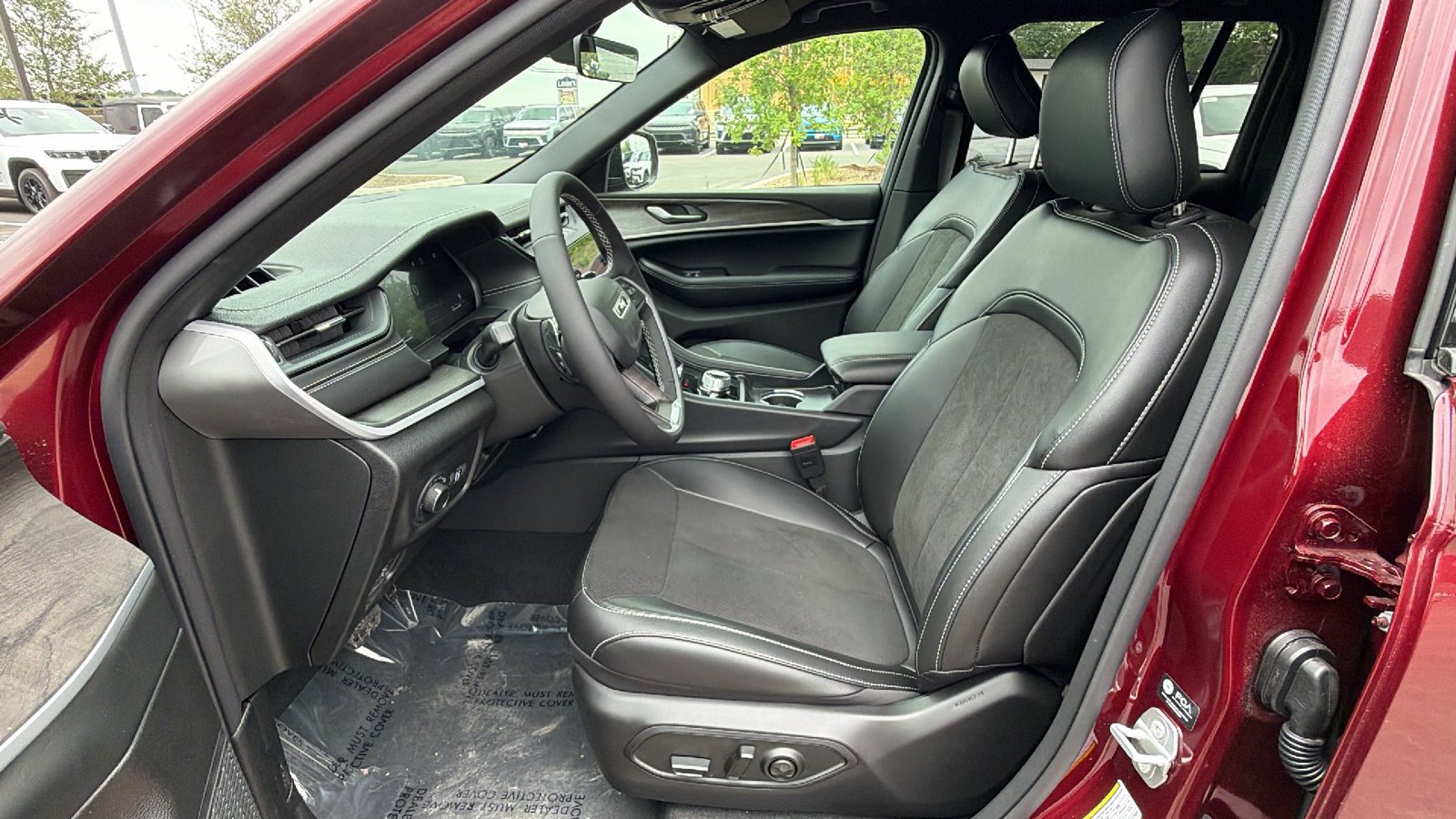 New 2026 Velvet Red Pearl-Coat Exterior Paint Jeep Laredo Altitude image 12