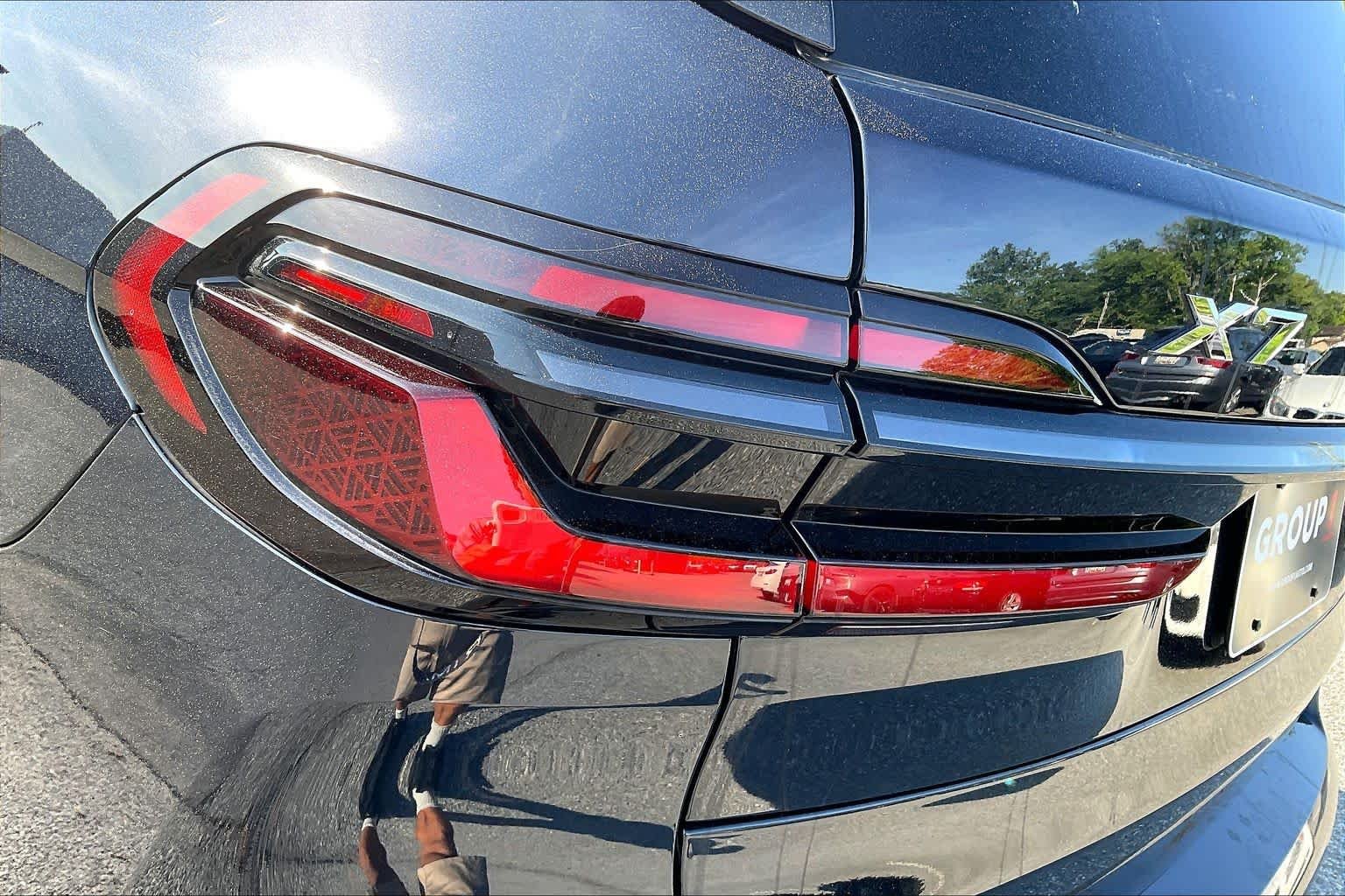 Used 2025 Carbon Black Metallic BMW xDrive40i image 30