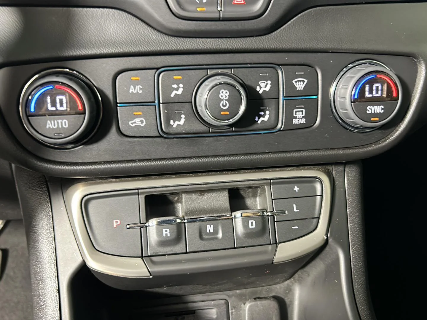Used 2022 Marine Metallic GMC Denali image 21