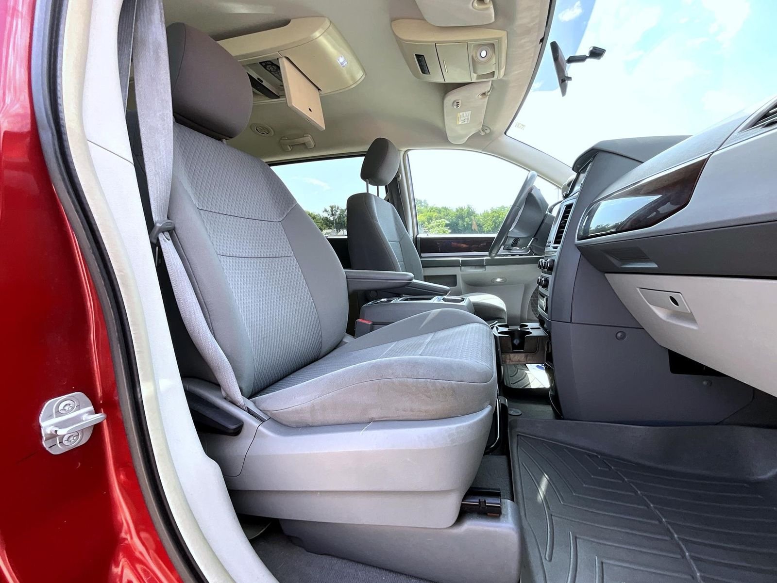 Used 2010 Red Chrysler Touring image 18
