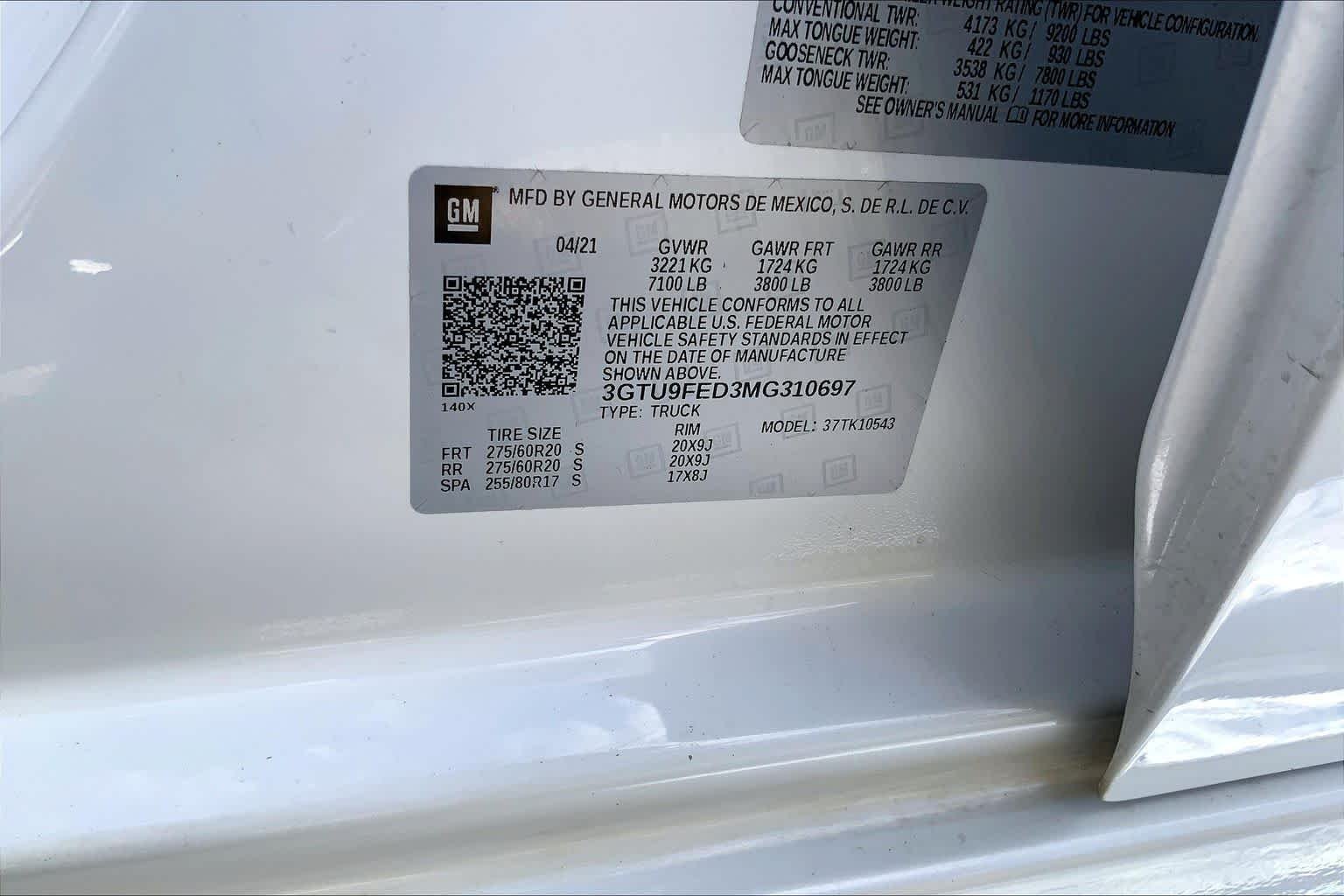 Used 2021 White Frost Tricoat GMC Denali image 29