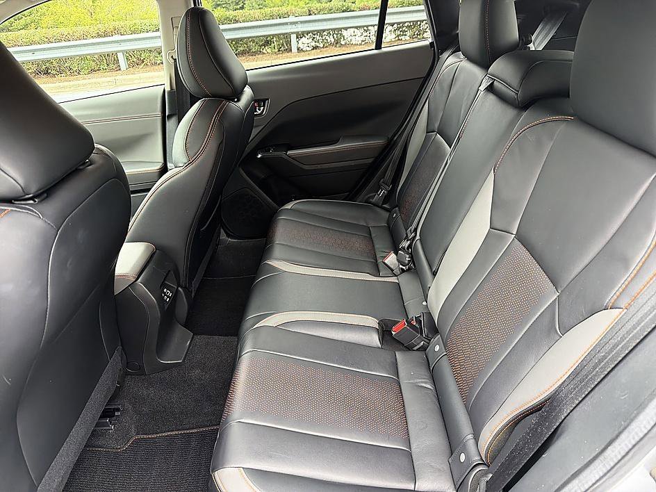 Used 2025 Ice Silver Metallic Subaru Limited image 12