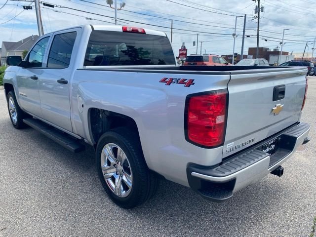 Used 2018 Silver Ice Metallic Chevrolet Custom image 30