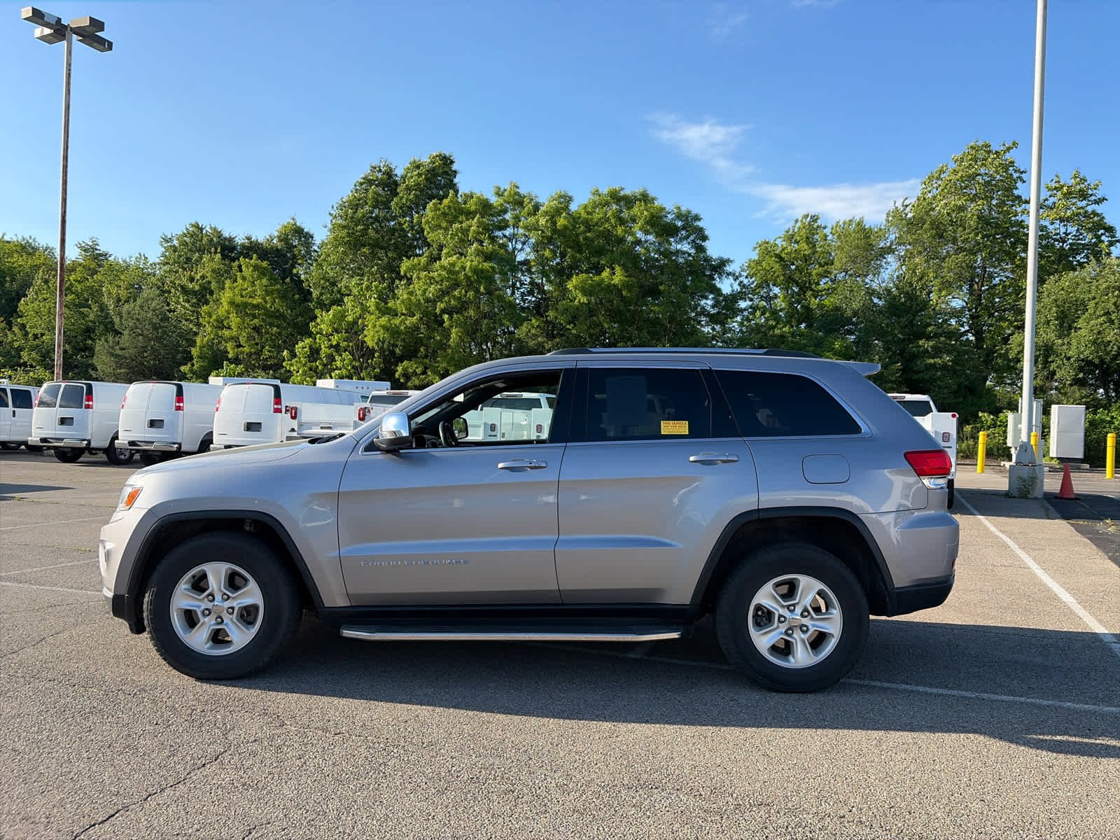 Used 2016 Silver Jeep Laredo image 4