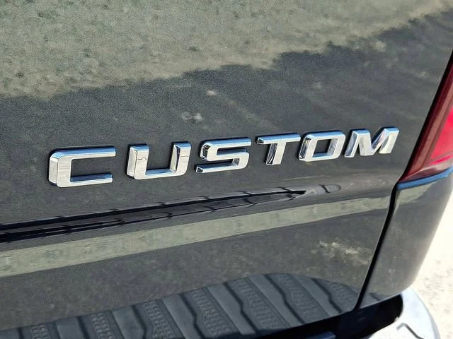 Used 2021 SHADOW GRAY METALLIC Chevrolet Custom image 29