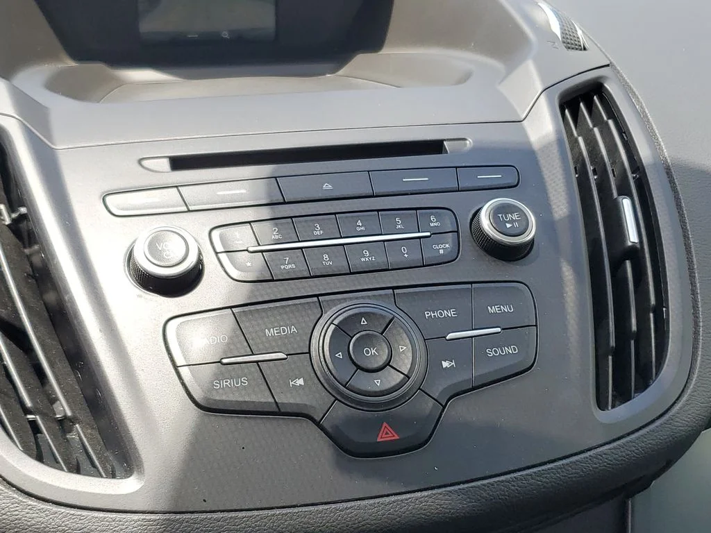 Used 2018 Gray Ford SE image 28
