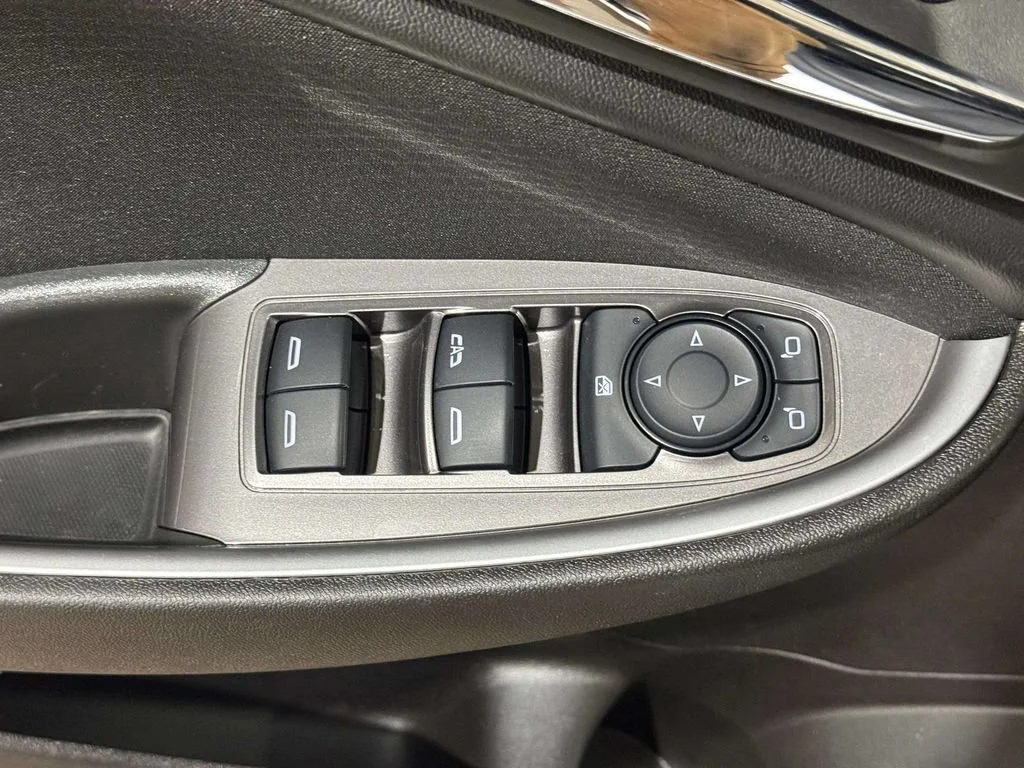 Used 2024 Summit White Chevrolet 1LT image 17