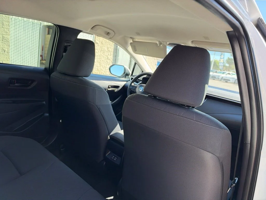 Used 2025 White Toyota LE image 22