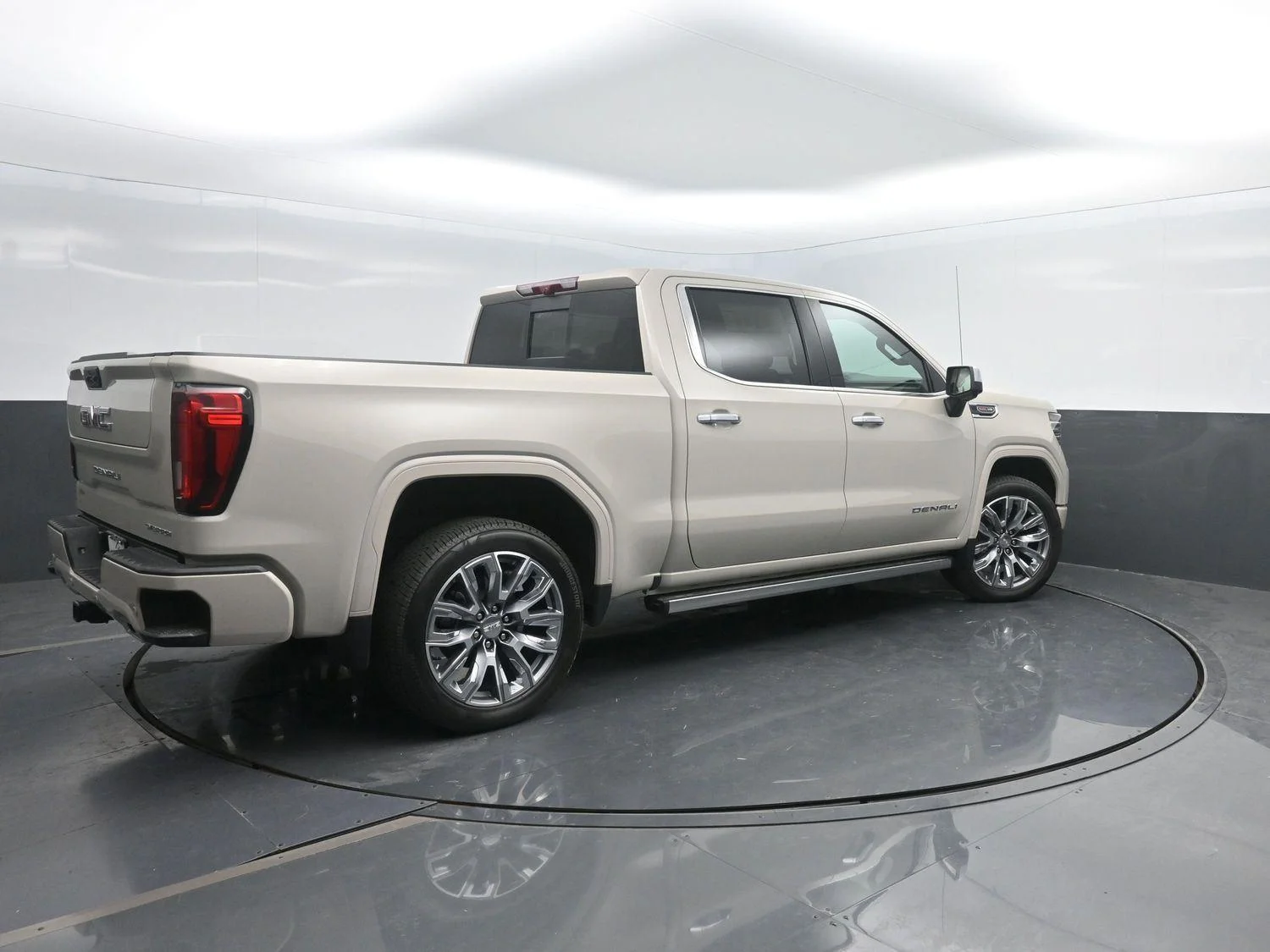 2026 GMC Sierra 1500 Denali - Photo 2