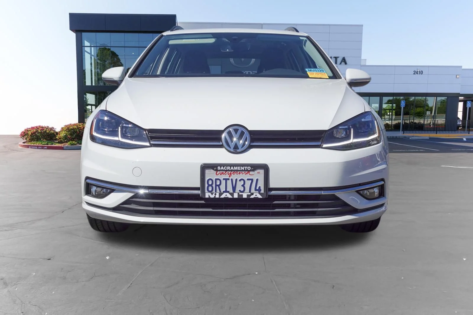 Used 2019 Pure White Volkswagen SE image 8