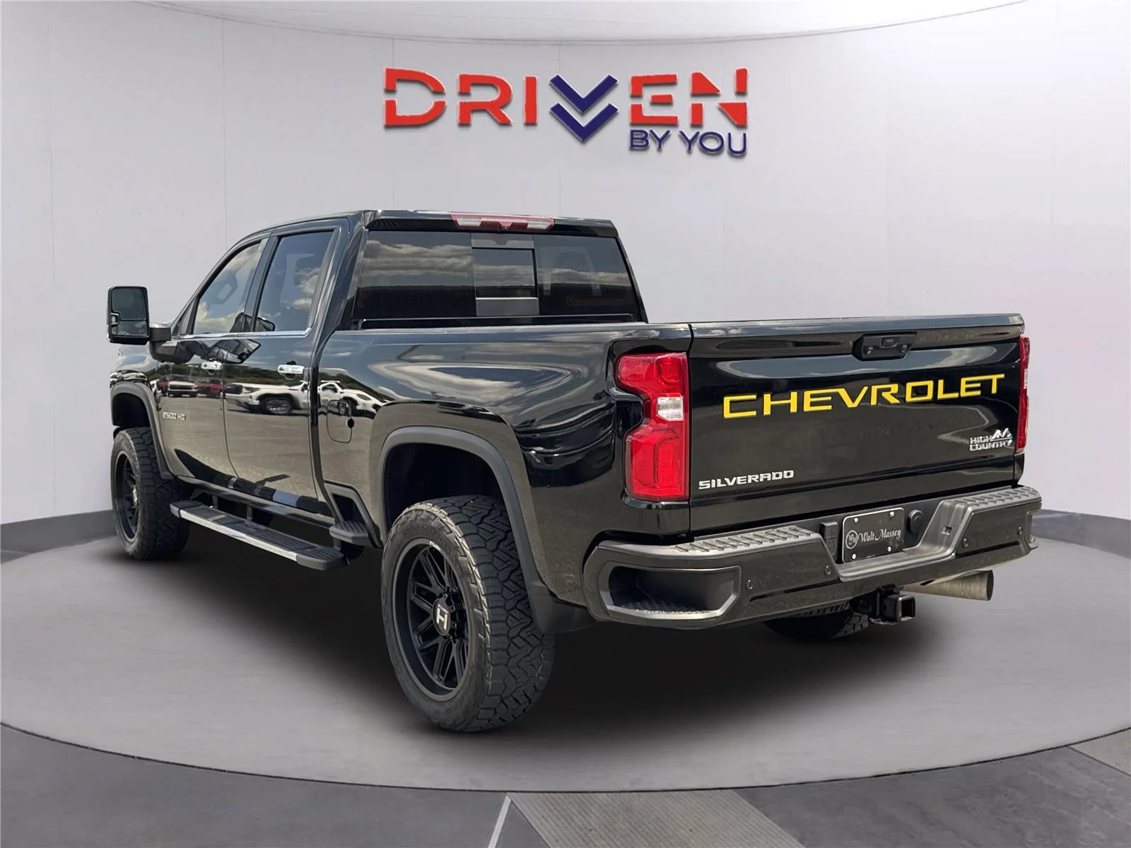 Used 2022 Black Chevrolet High Country image 6