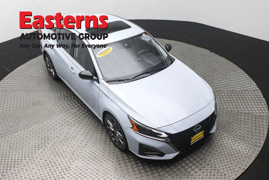 Used 2023 Gray Nissan 2.0 SR image 3