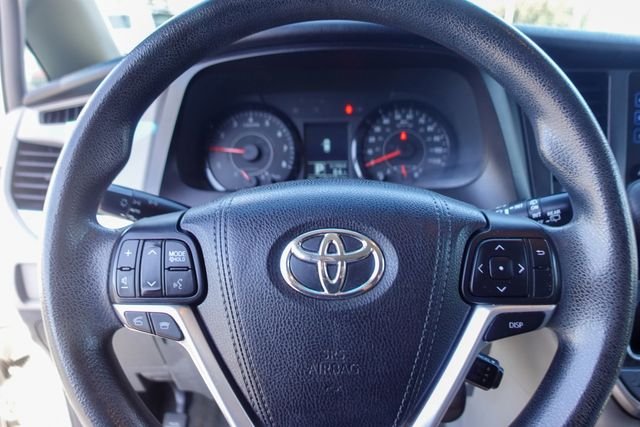 Used 2017 White Toyota L image 13