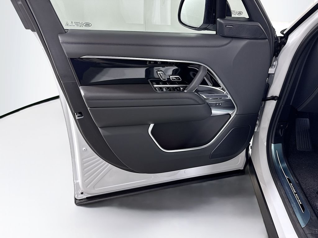 New 2026 Fuji White Land Rover SE image 23