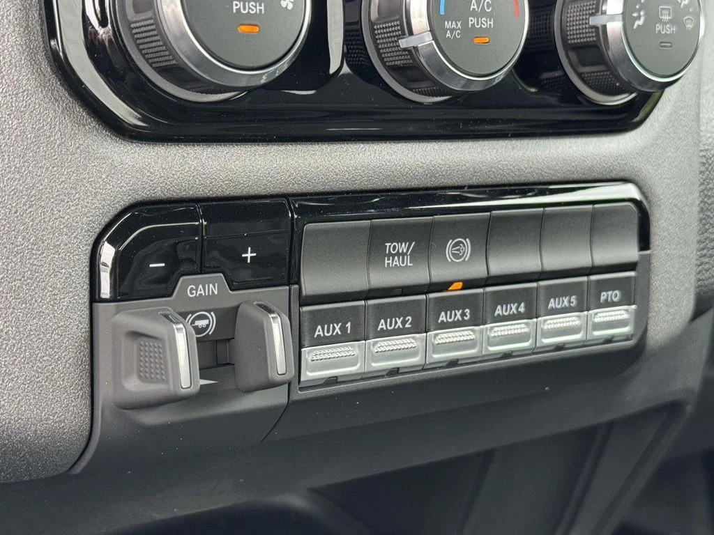 2025 RAM 3500 Chassis Tradesman - Photo 18