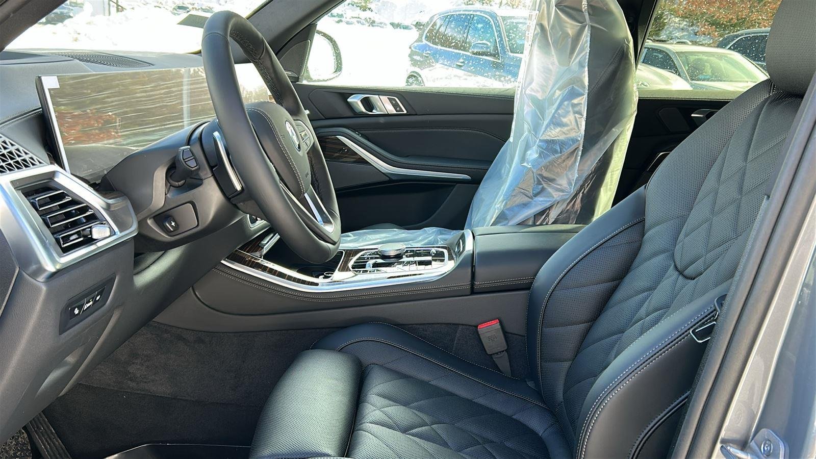 New 2026 Skyscraper Grey Metallic BMW xDrive50e image 9