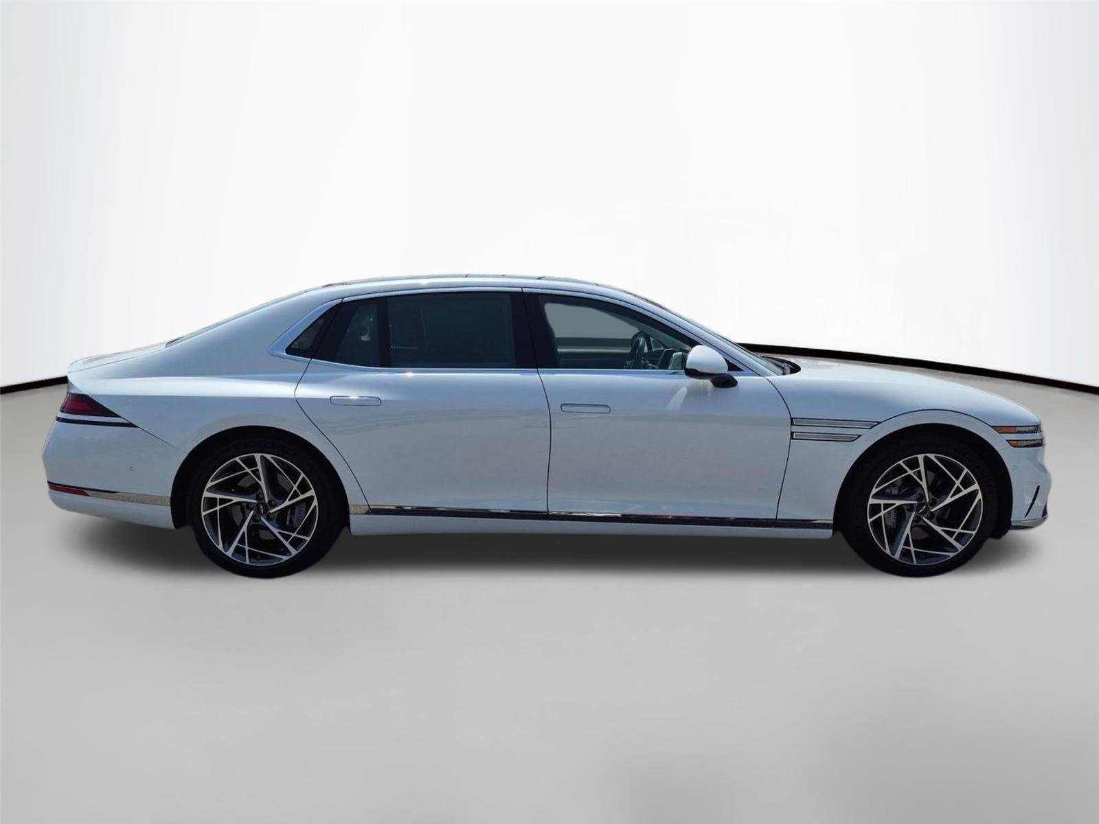 Used 2025 Uyuni White Genesis 3.5T image 4