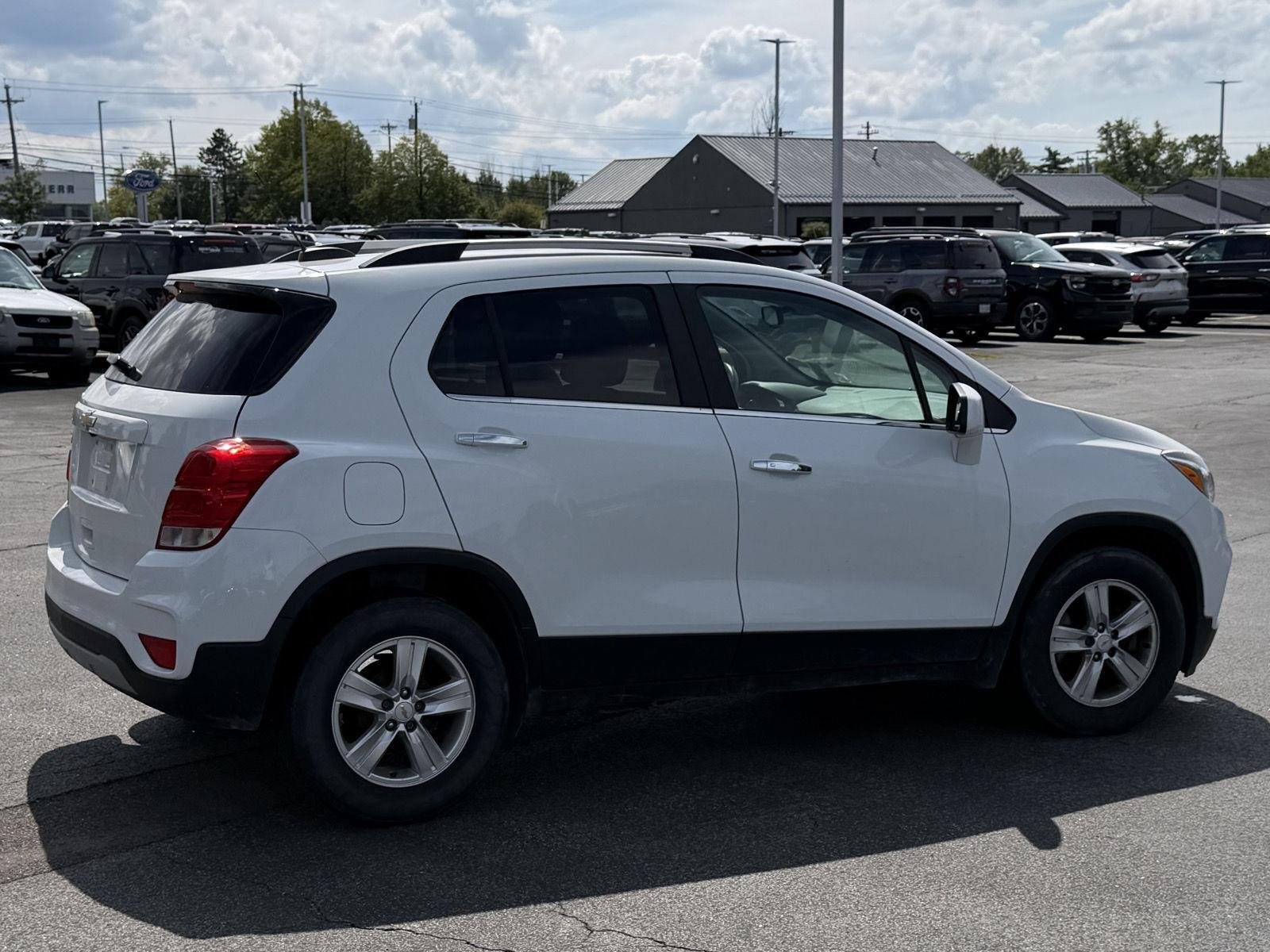 Used 2019 Summit White Chevrolet LT image 5