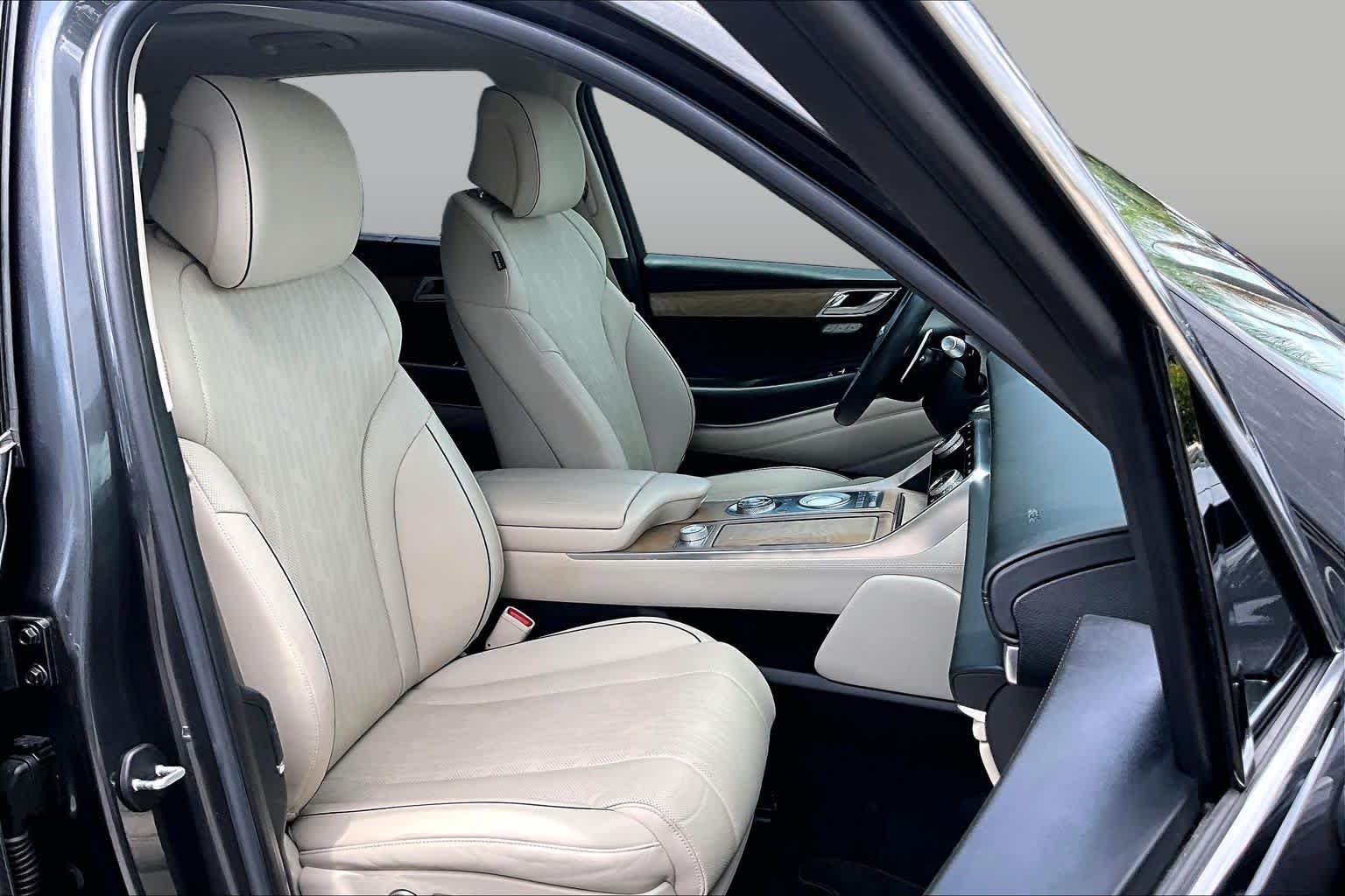 Used 2021 Himalayan Gray Genesis  image 9