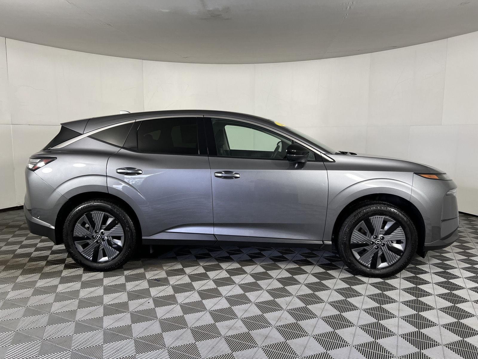 Certified Used 2025 Gun Metallic Nissan SL image 12