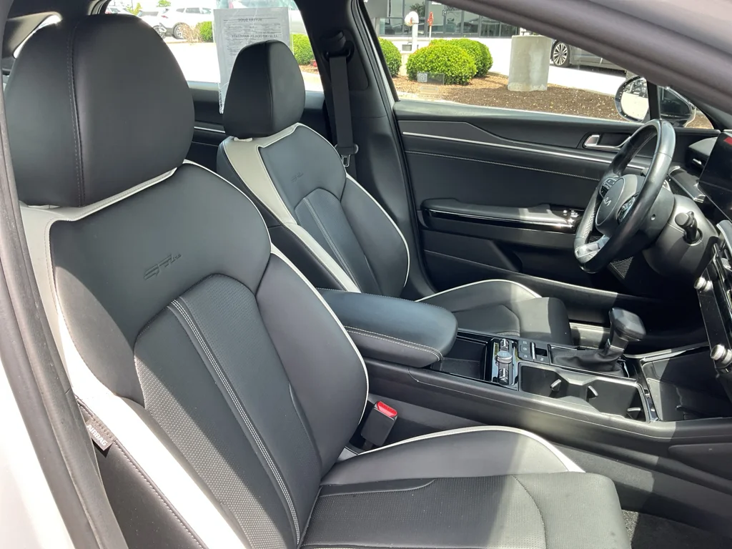 Used 2025 Wolf Gray Kia GT-Line image 12