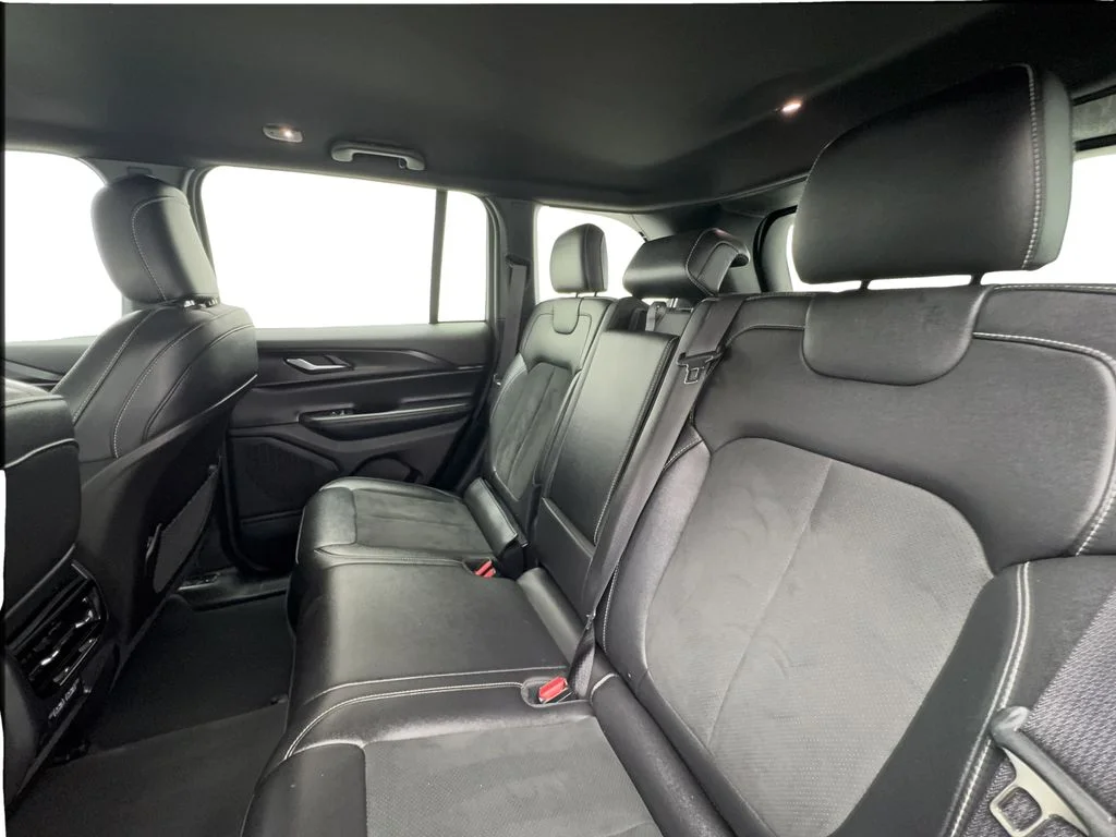 Used 2024 White/off-white Jeep Altitude image 25