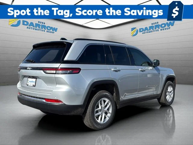 New 2026 Silver Zynith Exterior Paint Jeep Laredo X image 5
