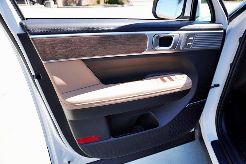 2025 Hyundai Santa Fe Limited - Photo 29