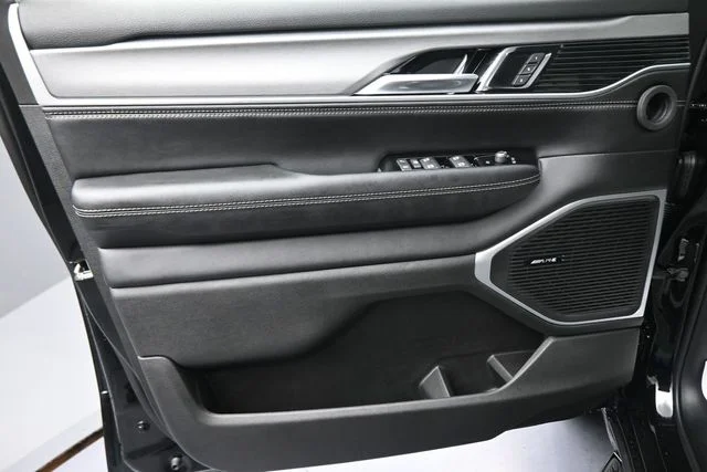 New 2026 High Gloss Black Exterior Paint Jeep  image 30