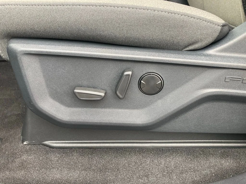 Used 2025 Gray Ford XLT image 30
