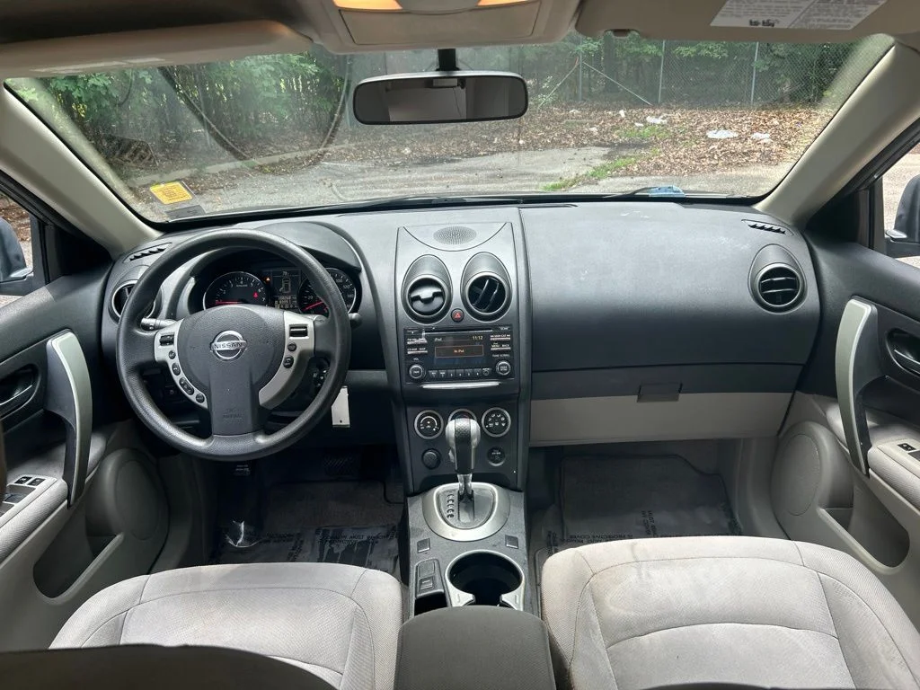 Used 2015 Gray Nissan S image 27