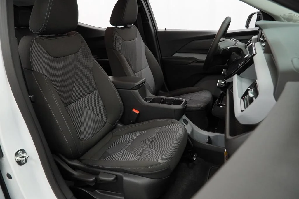 New 2027 Summit White Chevrolet LT image 27