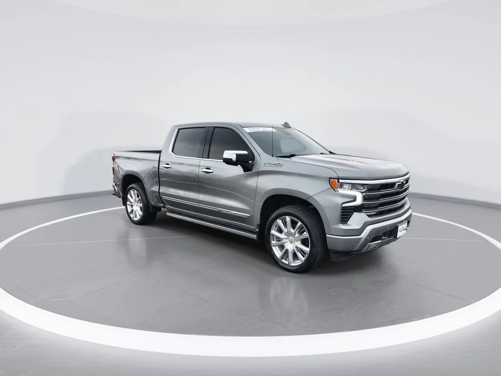 Used 2023 Gray Chevrolet High Country image 2