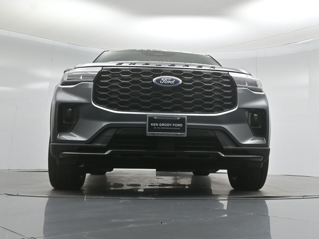 New 2026 Carbonized Gray Metallic Ford ST-Line image 46