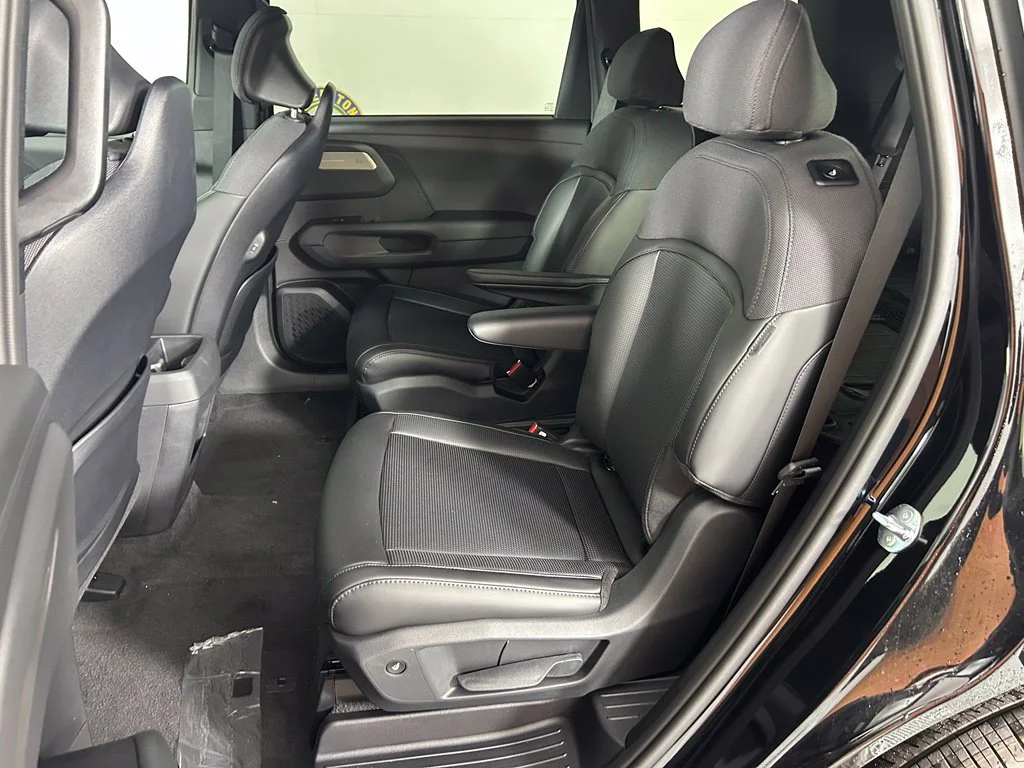 New 2027 Ebony Black Kia S image 15
