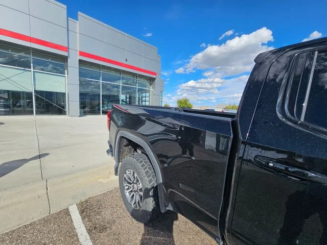 Used 2022  GMC AT4 image 8