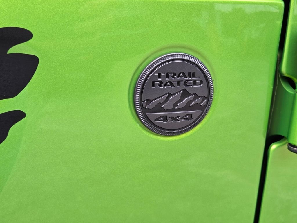 Certified Used 2025 Green Jeep High Tide image 13
