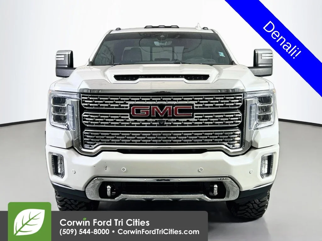 Used 2022 White Frost Tri-Coat GMC Denali image 3