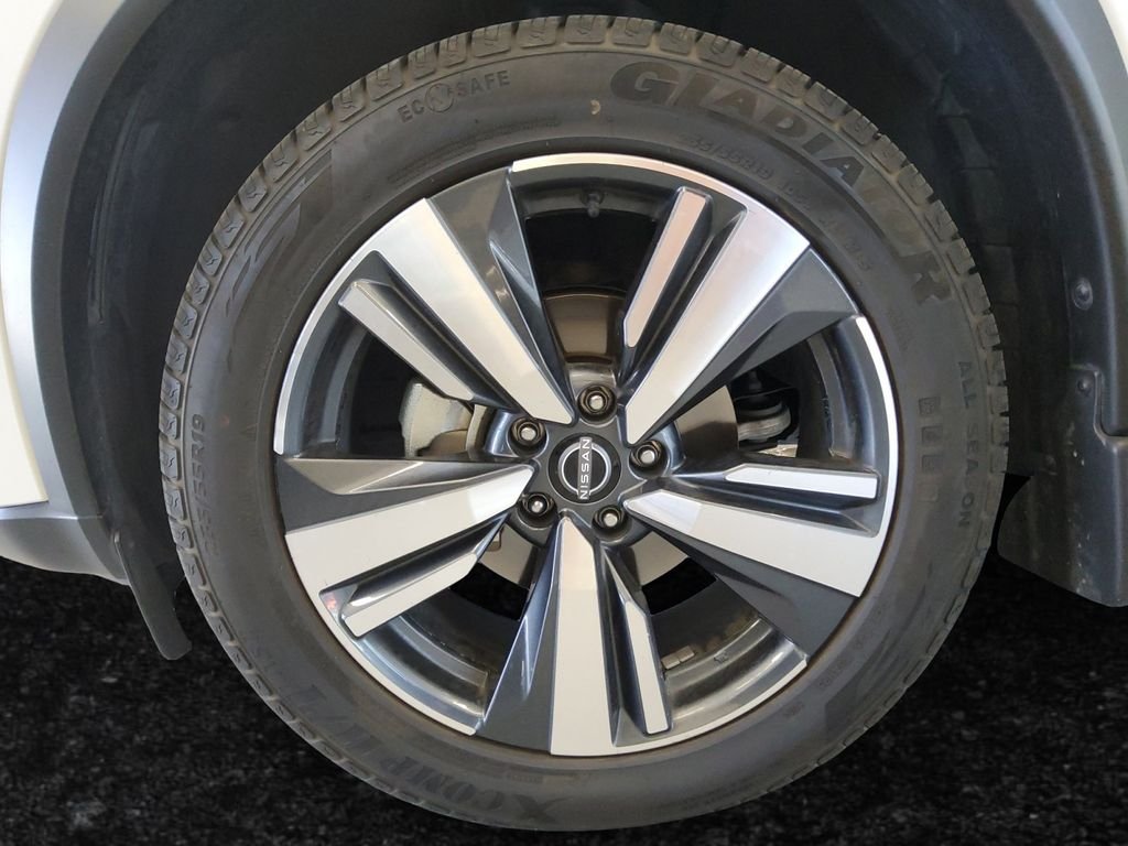 Used 2023 White Nissan Platinum image 26