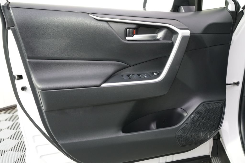 Used 2020 Super White Toyota XLE image 22
