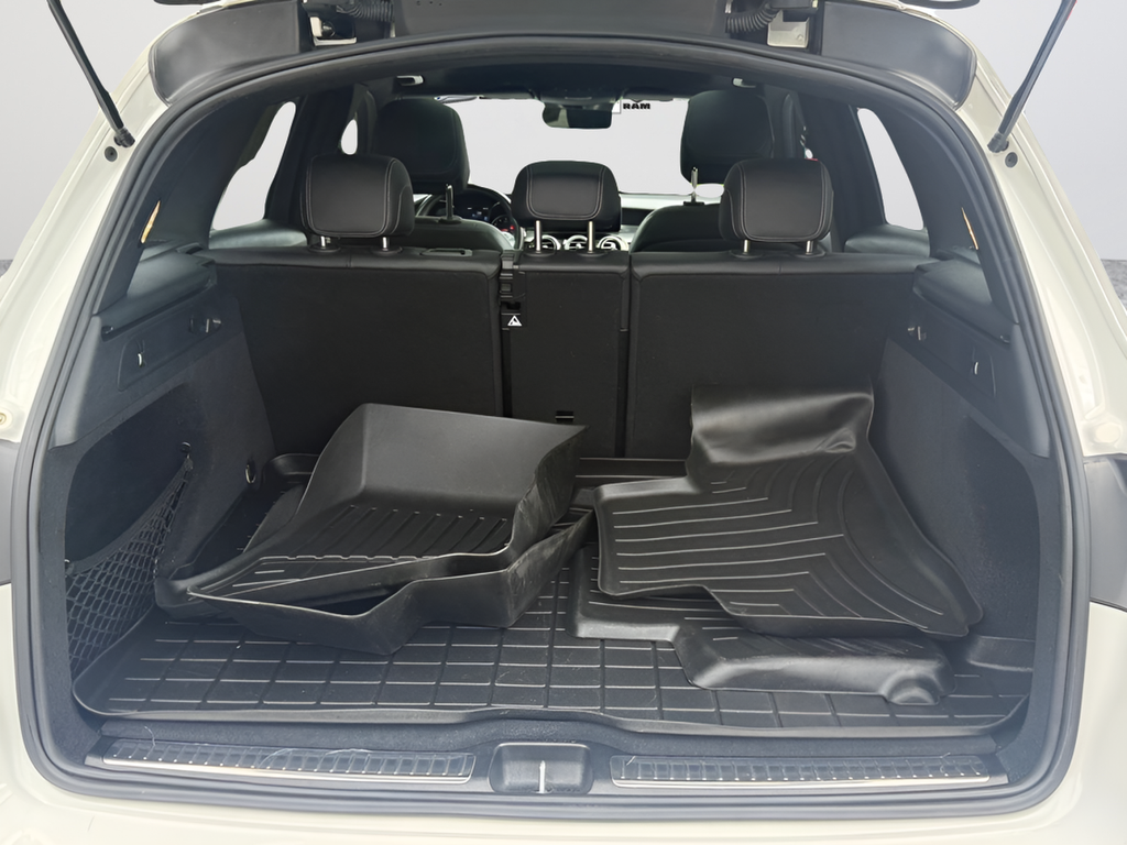 Used 2022 White Mercedes-Benz GLC 300 image 32