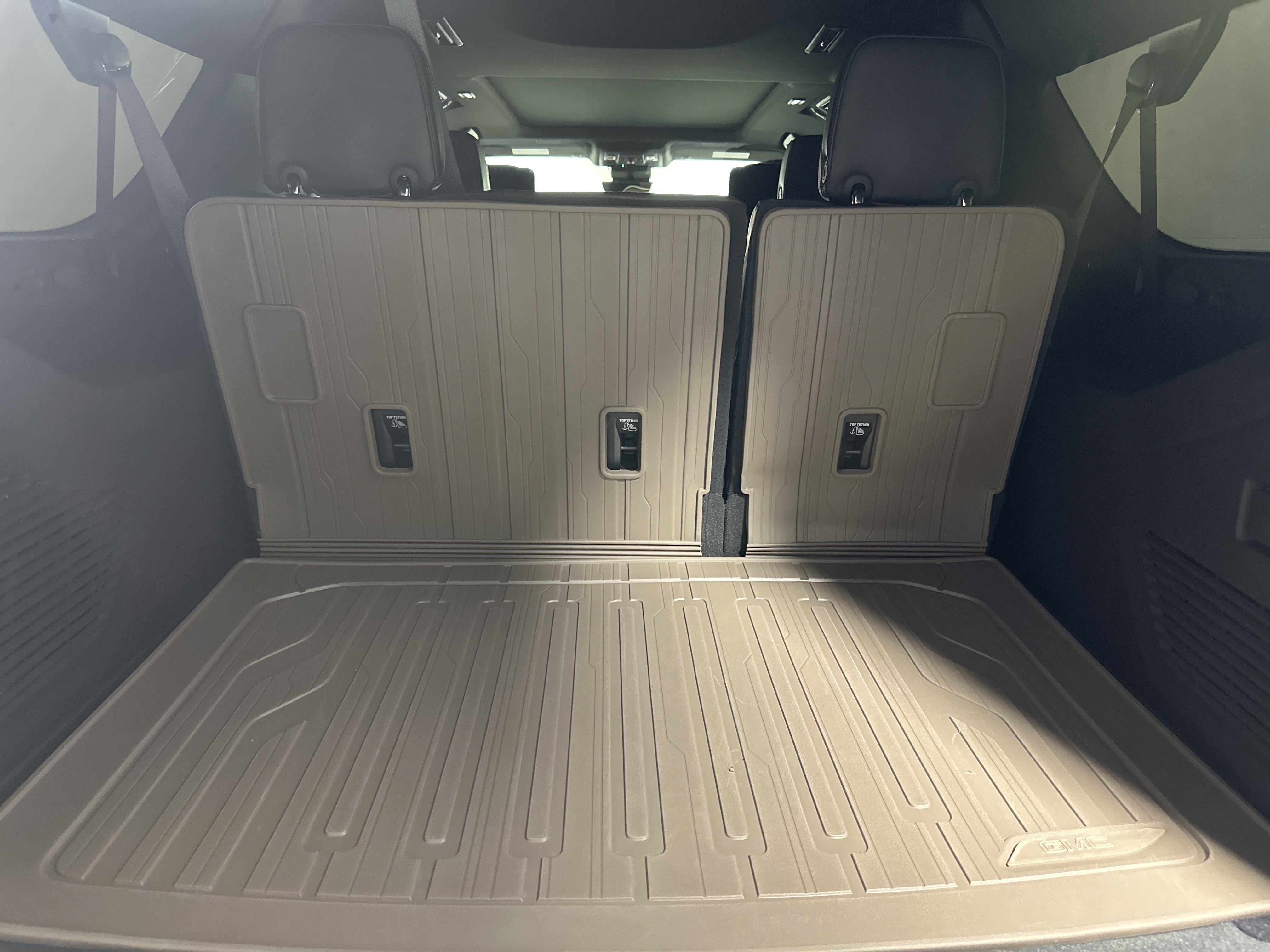 Used 2025 White Frost Tricoat GMC Denali Ultimate image 26
