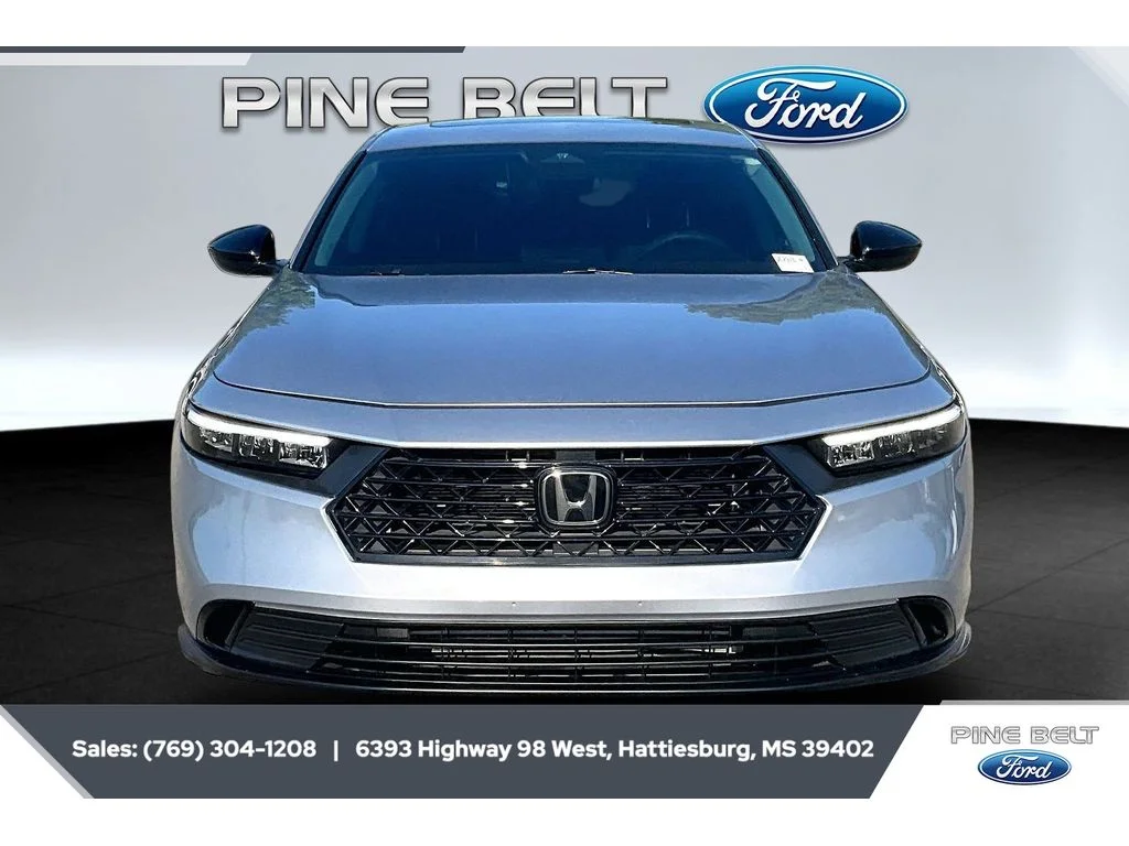Used 2025 Solar Silver Metallic Honda SE image 3