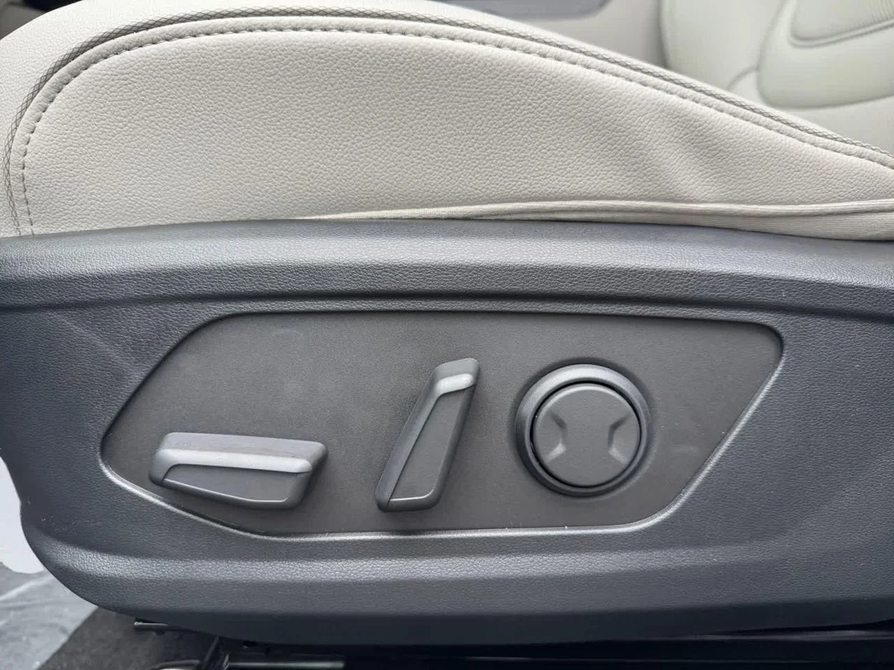 New 2026 Black Hyundai Limited AWD image 13