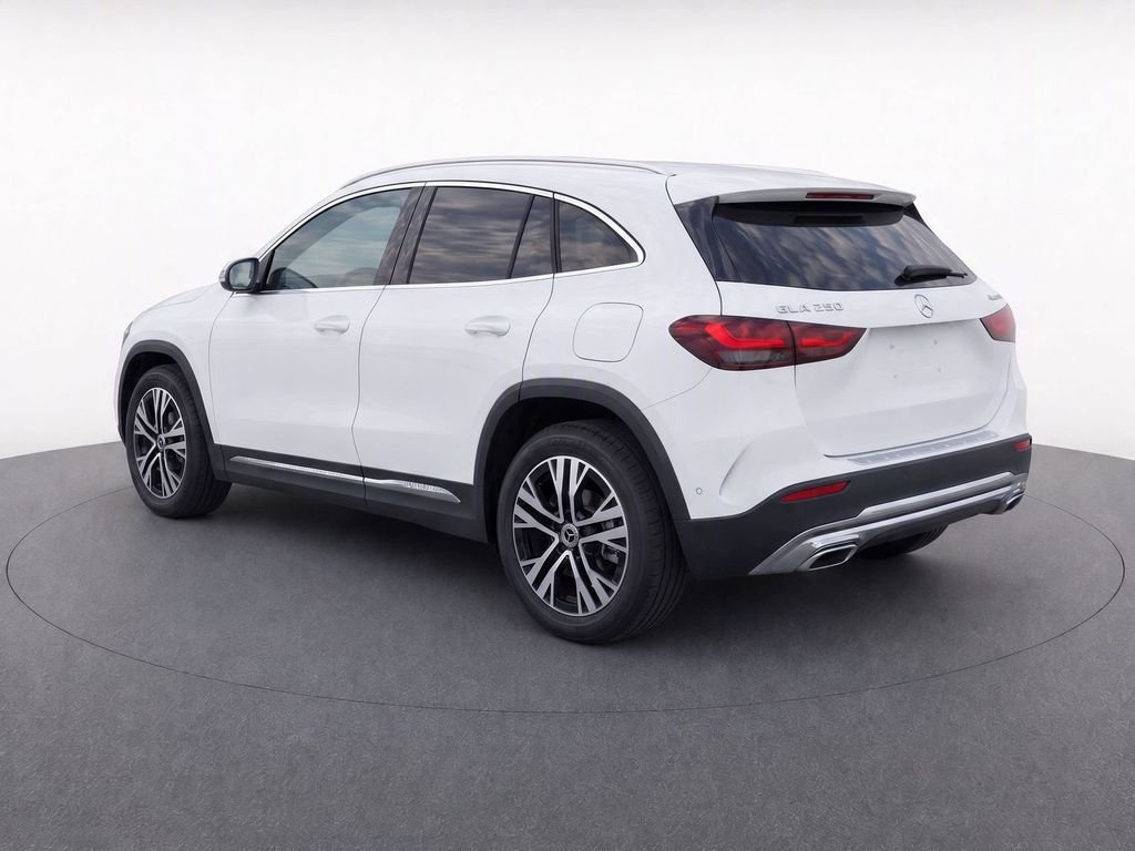 Used 2025  Mercedes-Benz GLA 250 image 4