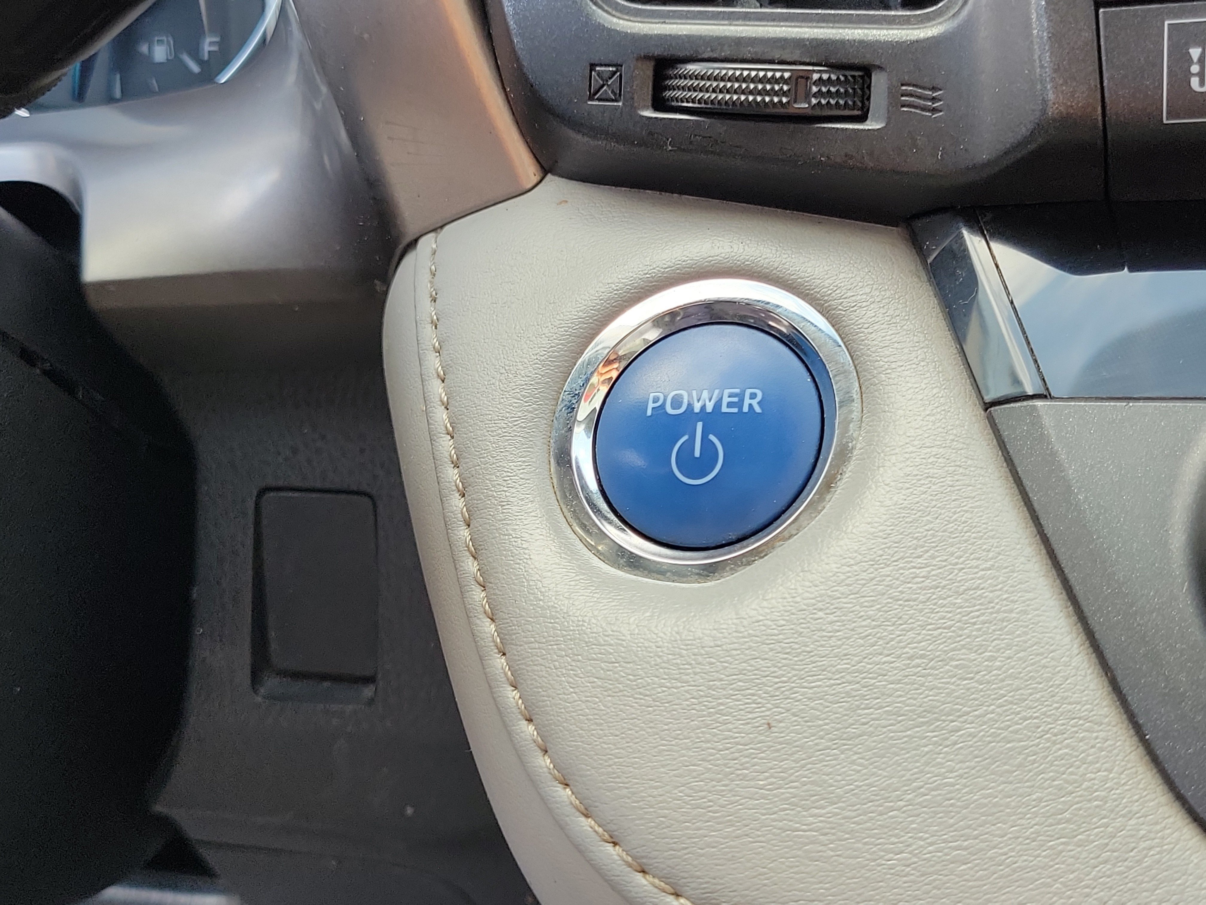 Used 2018 Blizzard Pearl Toyota Hybrid Limited image 28