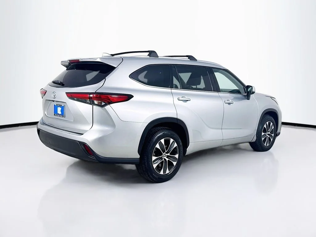 Used 2020 Celestial Silver Metallic Toyota XLE image 7